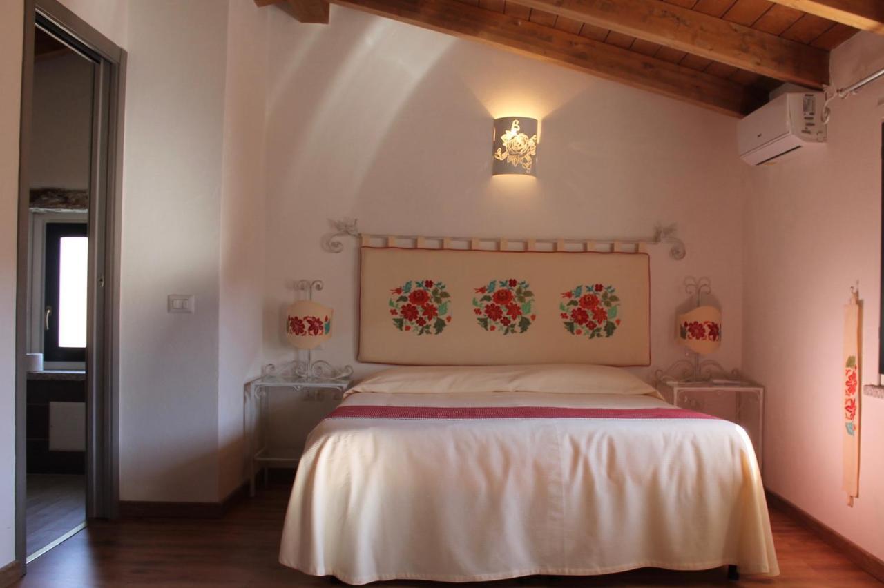 Holiday Mandrolisai DOC - Antiogu Atzara Extérieur photo